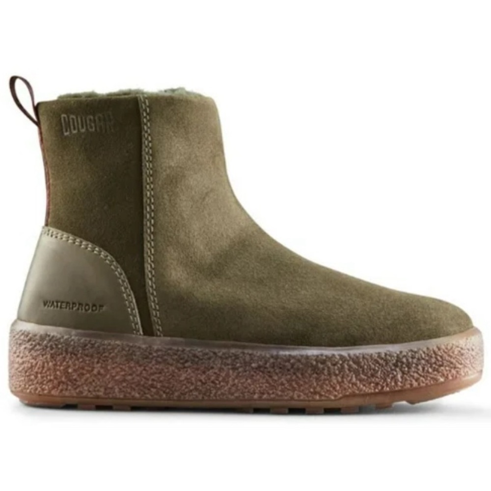 Cougar NWOB Broom Boot SIZE 9